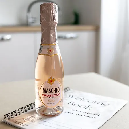 Arya's Corner By The - Parcheggio - Vista