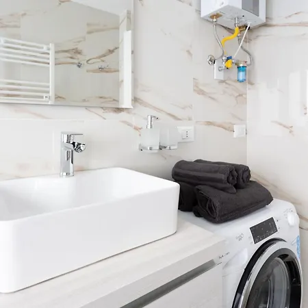 Appartement Arya's Corner By The - Parcheggio - Vista Arona